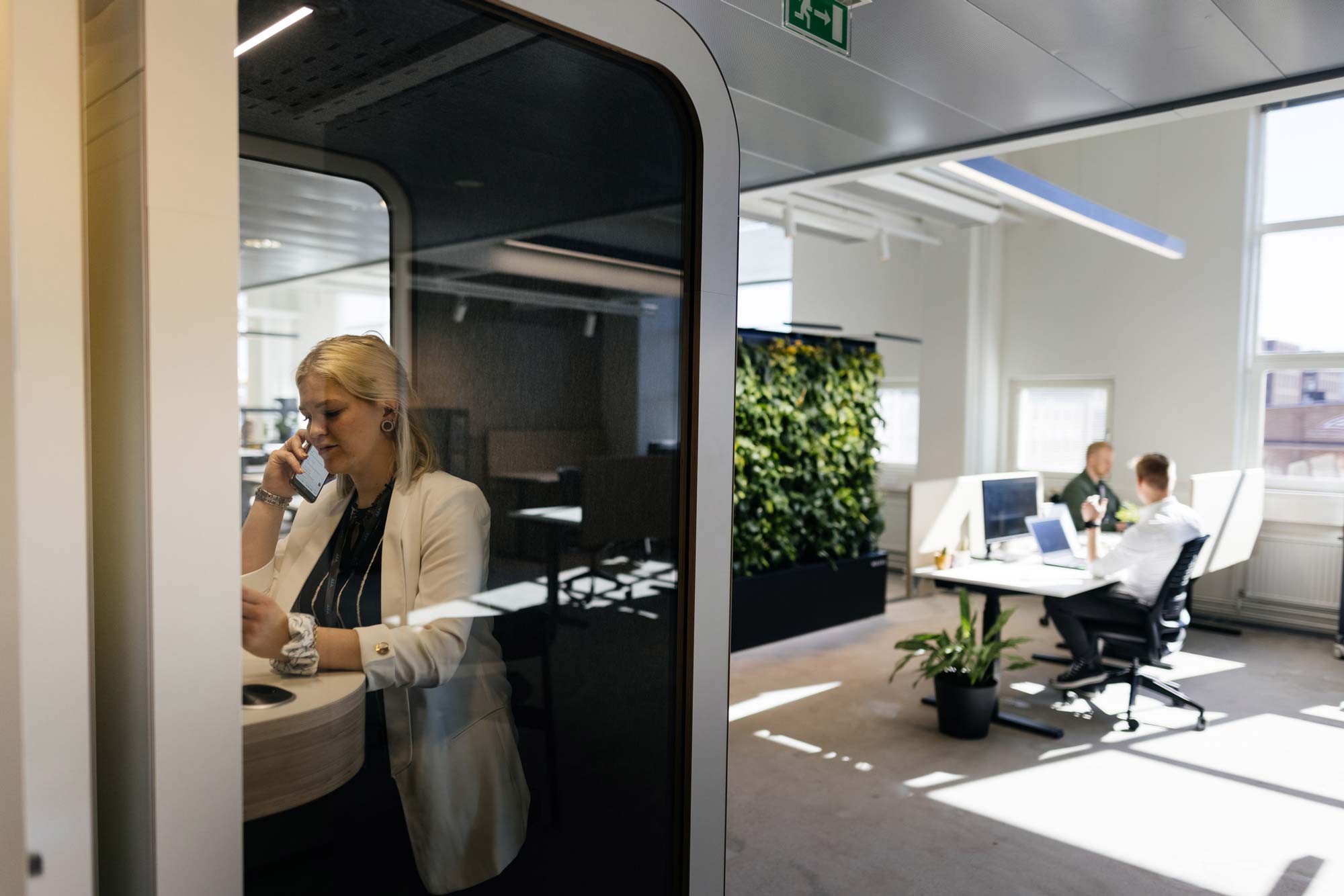 Workery+office-space-and-phone-booth-can-be-timely-booked-via-w+-application